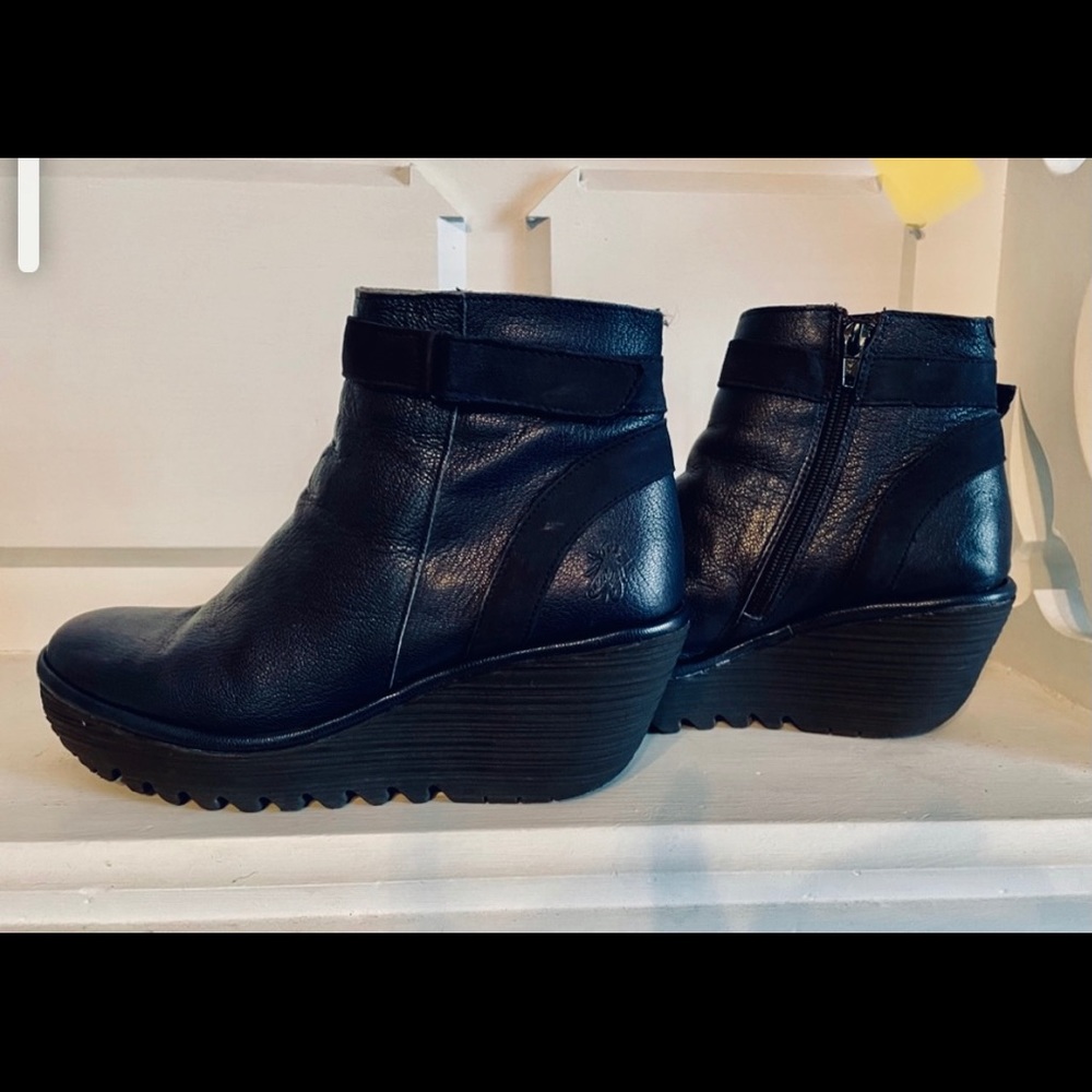 Fly London Booties Navy Leather size EU 39